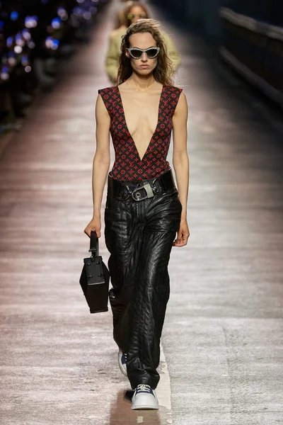 Look 11